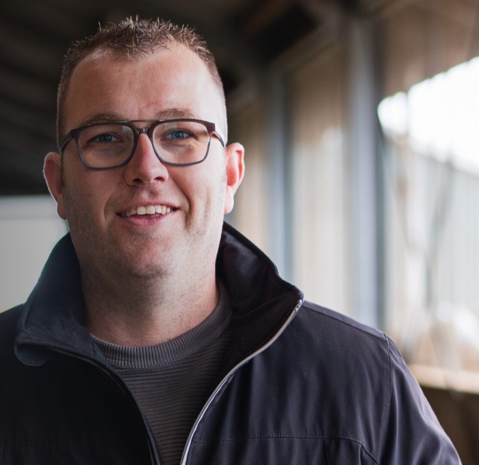 Bart van Easy Farming in de stal